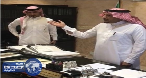 " يتيم مكة " يتسلم بطاقة الأحوال بعد 10 سنوات