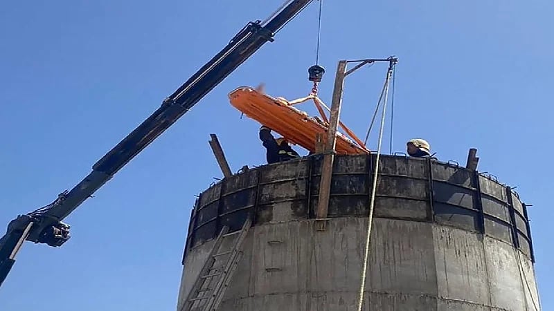 إنقاذ شخص سقط في خزان مياه بالحناكية