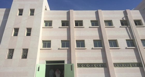 بالصور.. نائب أمير مكة يتفقد مشروع مدرسة البنات بـ " الكامل "