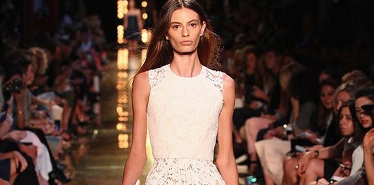 بالفيديو .. عارضة الأزياء التي تمتلك أطول ساقين في العالم