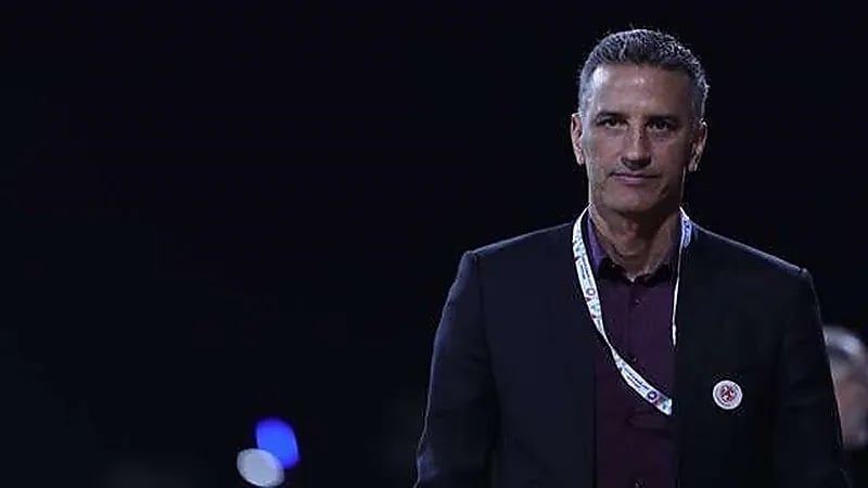 رسميًا.. الشباب يوقع مع المدرب شاموسكا وعسيري وشيعان