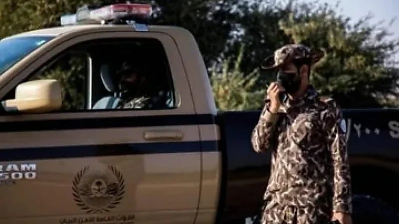 ضبط 3 مواطنين مخالفين لنظام البيئة لتخزينهم حطبا محليا في الرياض