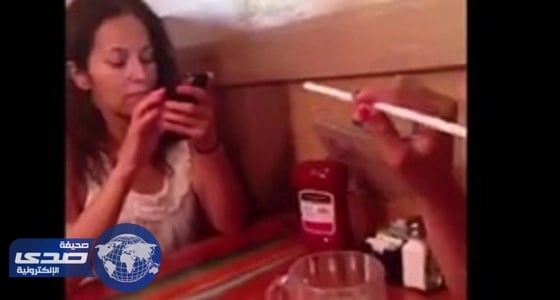 بالفيديو.. رد فعل صادم لأم على مزاح ابنتها