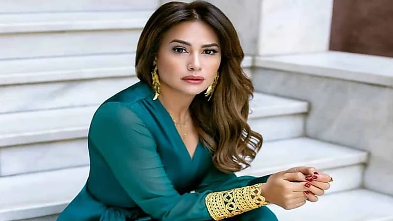 بالفيديو .. هند صبري تبكي في مهرجان "قرطاج"