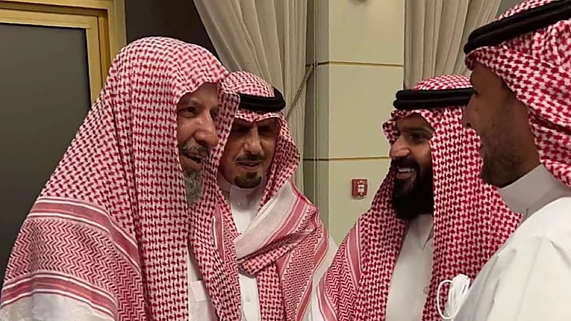 الشيخ الشثري يلتقي أنمار الحائلي بعد انتهائه من مناسك الحج