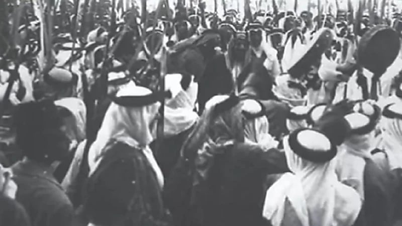 بالفيديو.. قصة ارتباط العرضة السعودية بالحروب والغزوات