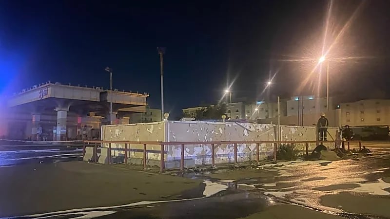 "مدني مكة" يخمد حريق في صهريج وقود بإحدى محطات حي المعيصم