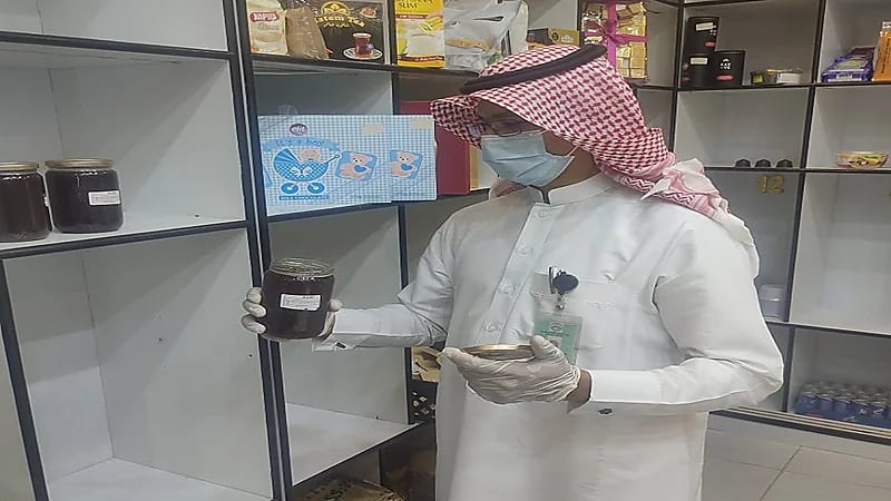 ضبط عسل مغشوش قبل توزيعه على الأسواق في بحر أبوسكينة