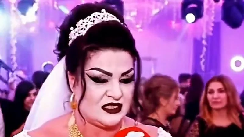 عروس تطلب ذهباً بضعف وزنها وتثير التفاعل على مواقع التواصل.. فيديو