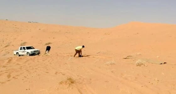 نشوب سيارة برمال المزاحمية في الرياض