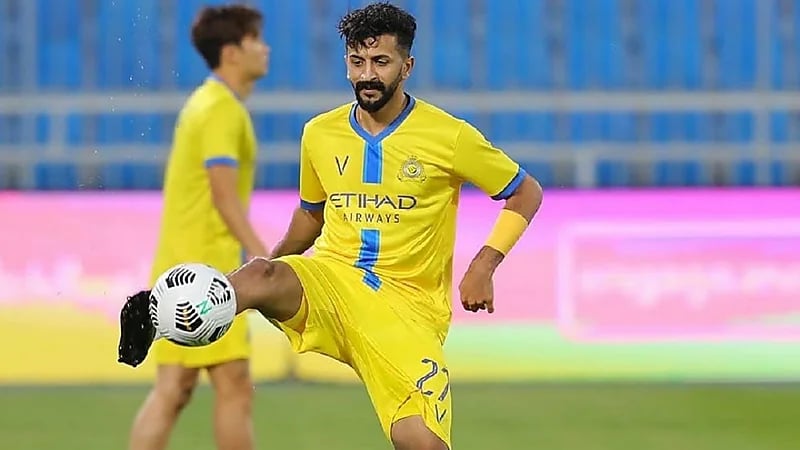 أسامة الخلف يقترب من الانتقال إلى الحزم