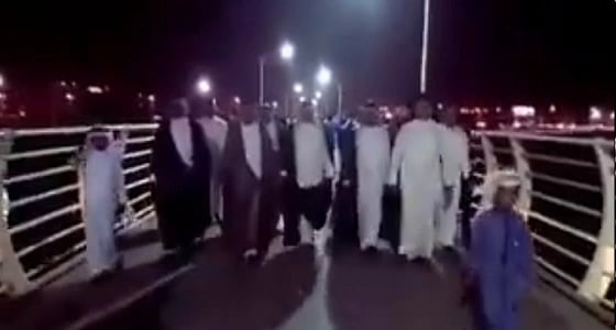 الأحوازيون يتحدون النظام الإيراني ويتجولون في ساعات الحظر