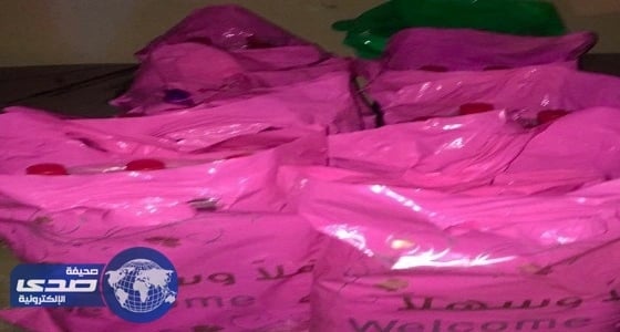 بالصور.. ضبط شابين بحوزتهما عرق مسكر بالقصيم