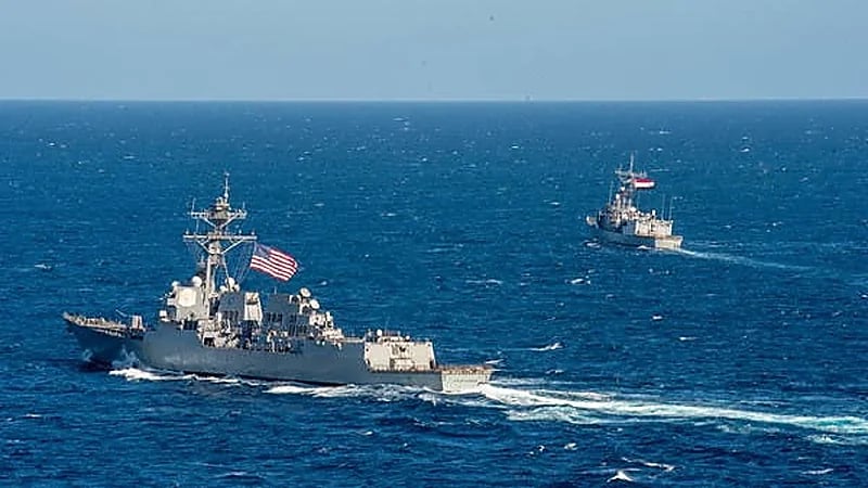 اعتراض سفينة بخليج عمان محملة بالذخيرة من إيران لليمن