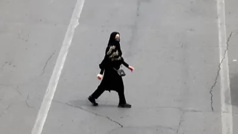 طهران تخطط لتكنولوجيا متطورة لرقابة النساء في الحافلات