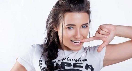 بالفيديو ..هجوم واسع على " ساندي" بعد سخريتها من تجنيد الفتيات في مصر