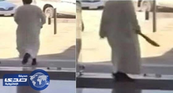 بالفيديو..لحظة اقتحام مواطن غاضب  فرع شركة اتصالات بساطور