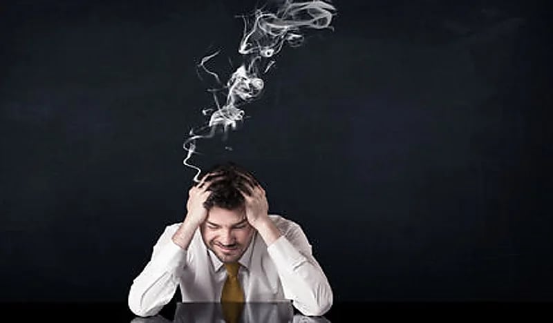 بالفيديو .. استشاري: التدخين الإلكتروني يسبب القلق والاكتئاب