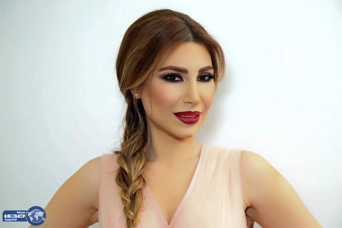 بالصورة.. يارا تفشل في مقاومة الحلويات وتأكل البقلاوة بشراهة