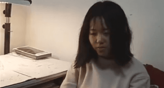 بالفيديو.. مراهقة تزيد وزنها لإنقاذ حياة والدها