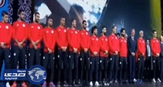 بالفيديو.. السيسي يكرم المنتخب ويداعب صلاح: خلصنا من هدف مجدي عبد الغني