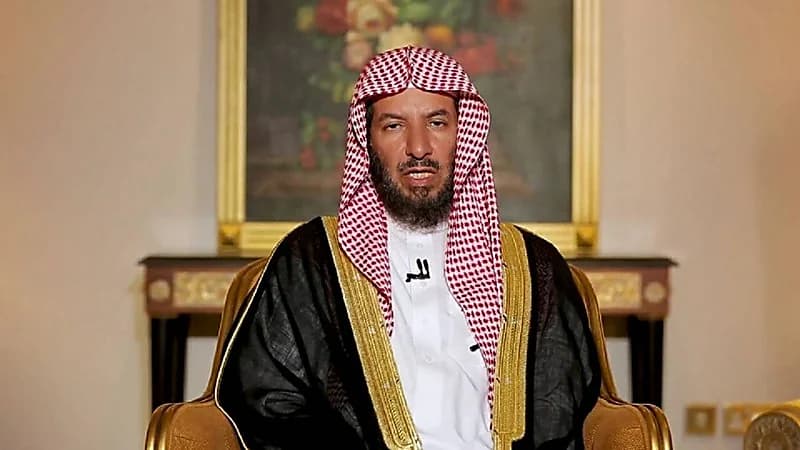 بالفيديو.. الشثري يوضح الحكم الشرعي في جواز منع الابن والدته من الزواج