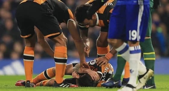 بالفيديو.. إصابة لاعب هال سيتي بكسر في الجمجمة بعد اصطدامه بمدافع تشيلسي