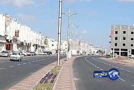 مواطن يتكفل بإصلاح حفريات طريق بجازان على نفقته