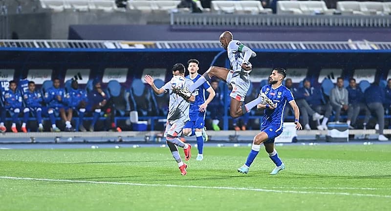 بالفيديو والصور .. الهلال يخسر أمام الفيحاء بهدف نظيف