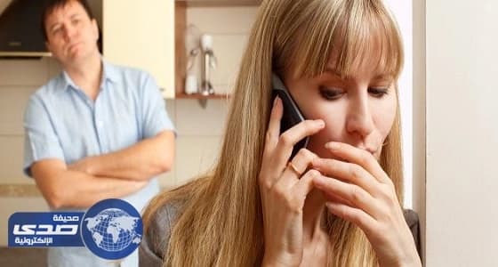 مقطع صوتي يكشف خيانة امرأة لزوجها مع صديقه يوميا
