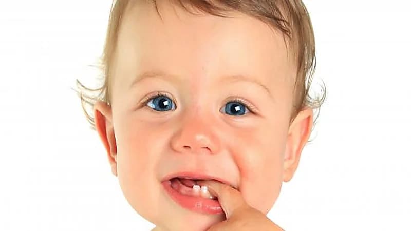 استشارية توضح كيفية التعامل مع تسنين الأطفال