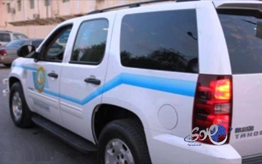 مقيم يستدرج المتسوقات إلى غرفة سرية داخل المحل