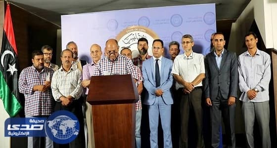 نائب الرئيس اليمني يطّلع على جهود التدريب والإعداد في معسكر استقبال المنضمين للجيش