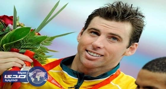 بالفيديو.. معلم يرقص باحترافيه وسط طالباته في رحلة مدرسية