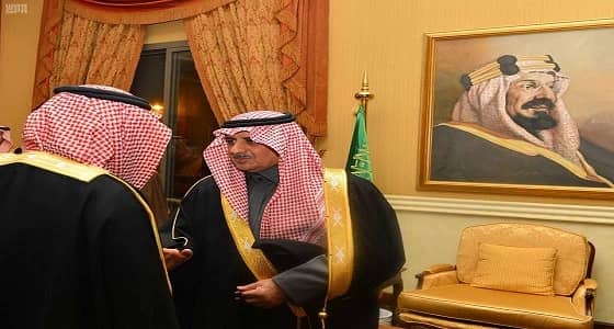 بالصور.. أمير تبوك يلتقي المواطنين في لقائه الأسبوعي