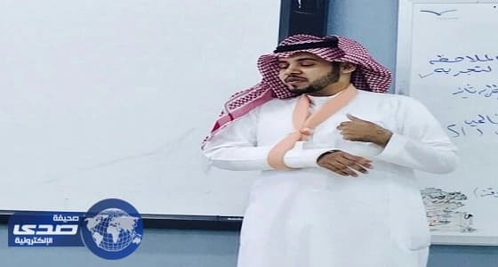 بالصور.. معلم بحقال يقطع إجازته المرضية لمصلحة طلابه