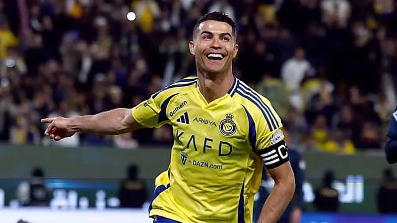 متابعة رونالدو للداعية الإسلامي محمد ابراهيم يشعل التفاعل