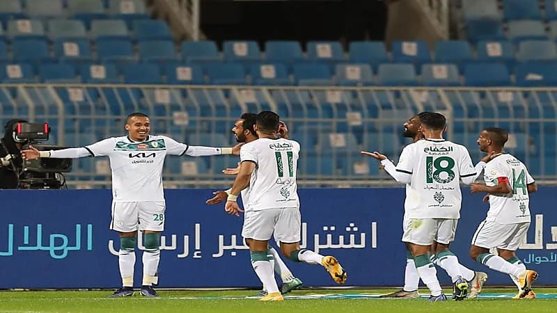 بالفيديو..الفتح يتخطى الهلال بثلاثية