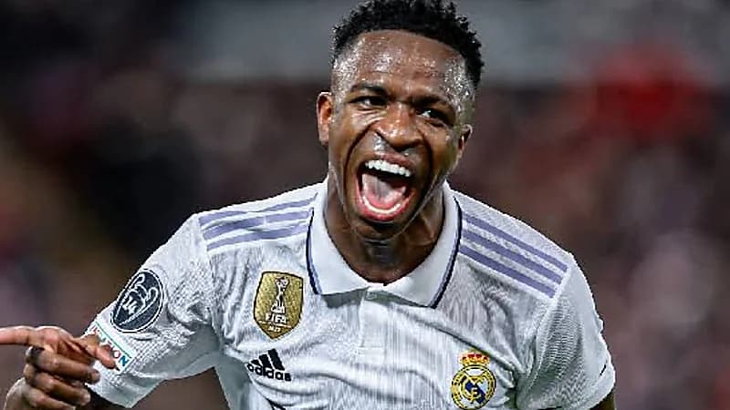 فينسيوس يعتذر عن البطاقة الحمراء