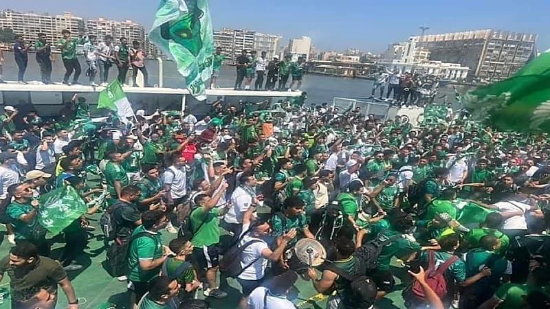 إغماءات واشتباكات عنيفة في نهائي كأس الرابطة المصرية .. فيديو