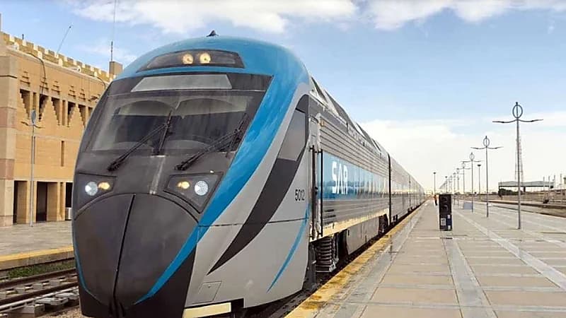 عقوبات من يخرج الأيدي أو الأرجل من نوافذ القطارات