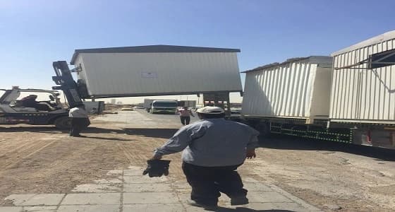 إزالة عدد من الغرف الجاهزة المشيدة بطريقة مخالفة بالرياض