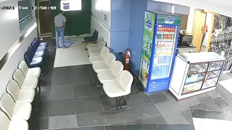 بالفيديو.. وفاة شاب أثناء صلاته قيام الليل في مقر عمله