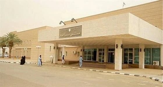 مجهولون يطعنون طالبا خلال ملاحقة " كرة " خارج مدرستة في جازان