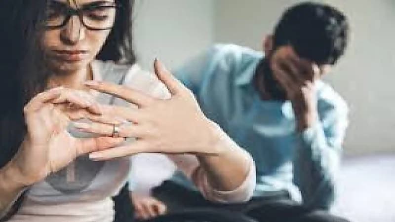 يعاملني كخادمة: زوجة تطلب الخلع بعد 4 أشهر