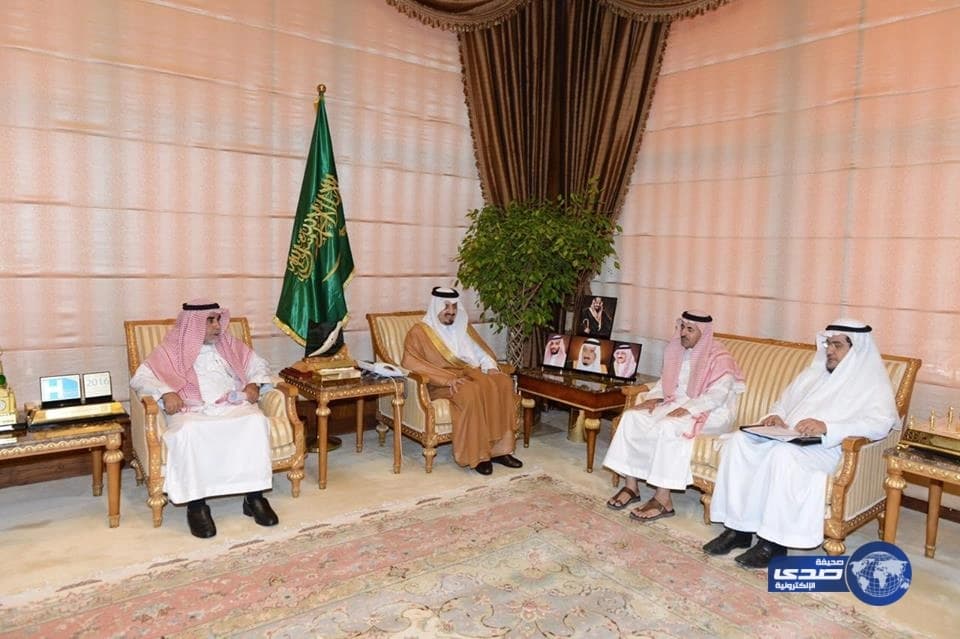 بالصور .. فيصل بن خالد يستقبل مندوبي دارة الملك عبدالعزيز