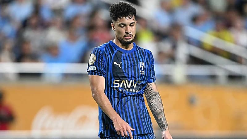 ليوناردو يترقب تعديلا لحسم مستقبله مع الهلال