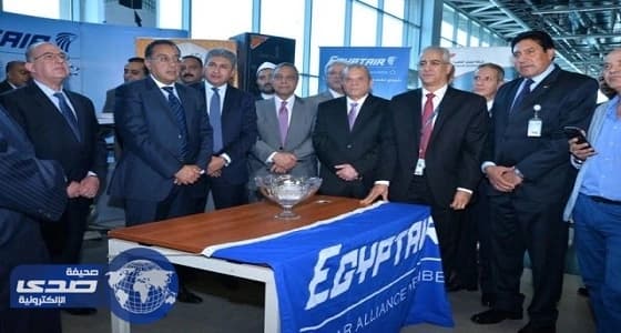 وزيران مصريان يودعان اول افواج الحجاج بمطار القاهرة