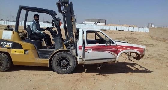 بلدية العويقيلة تزيل 40 سيارة تالفة ضمن مبادرة " إزالة التشوه البصري "