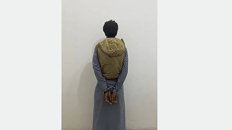 القبض على مقيم لإيوائه 6 مخالفين لنظام أمن الحدود داخل أحد المنازل في عسير